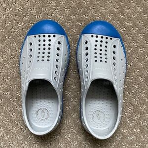 Native toddler shoes size 8